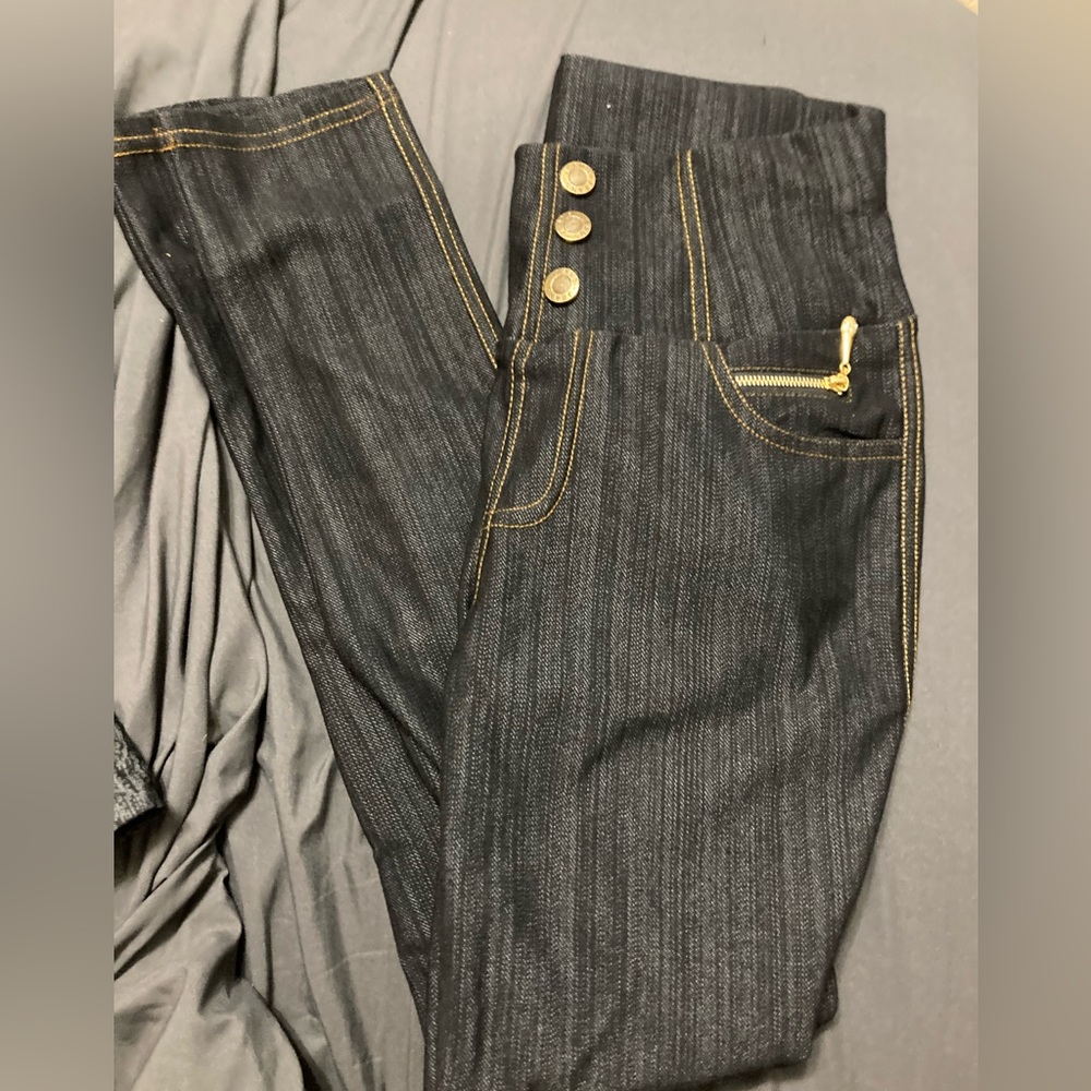 Brand new begging. Wore once. Super comfy. Just not my style.